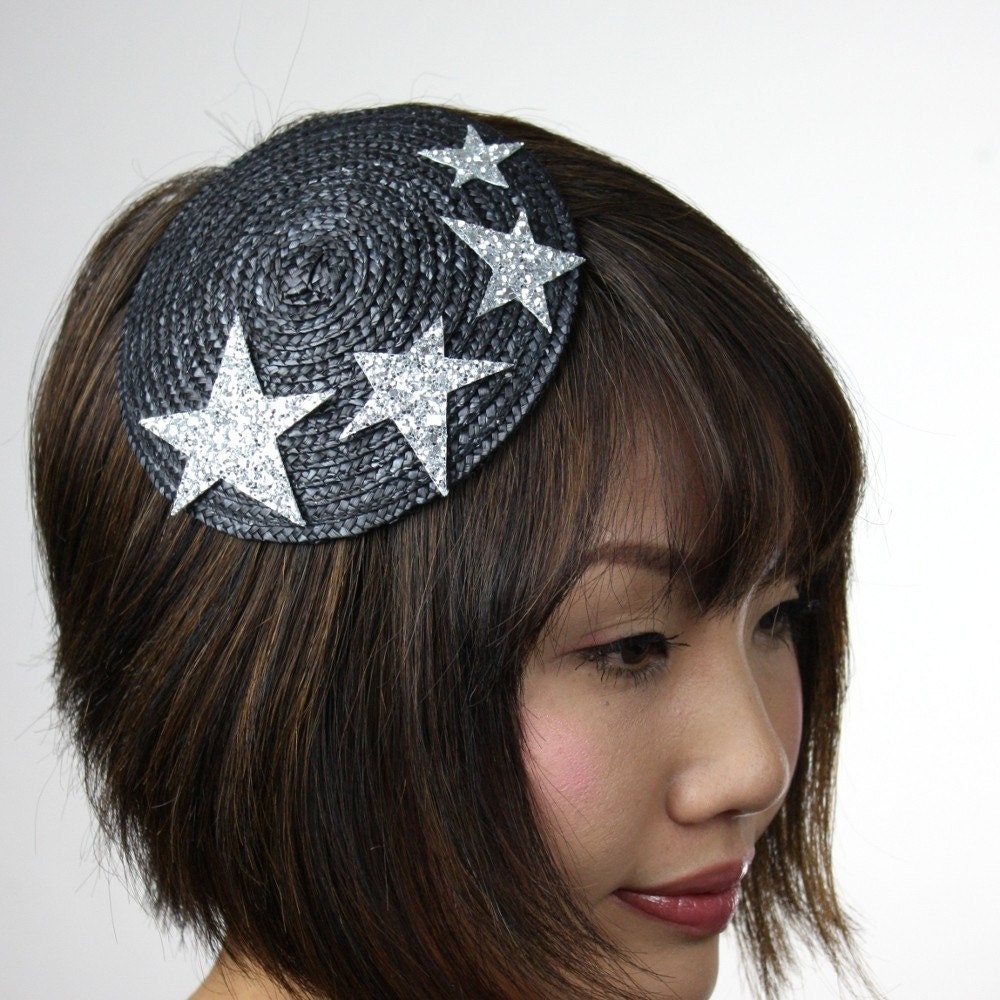 Star fascinator silver on black