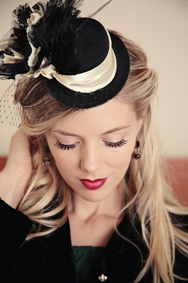 Steampunk hat in black and ivory lace. Très chic Edwardian and feminine glamour.