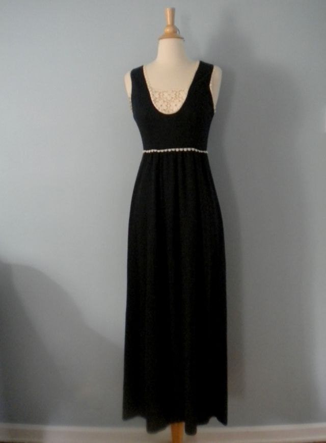 1970s maxi dress / Midnight Lace
