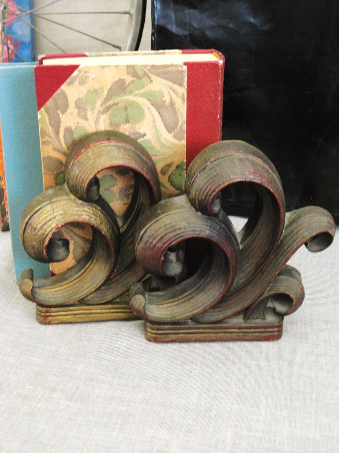 Vintage Syroco Wood Book-Ends - Queens Manor