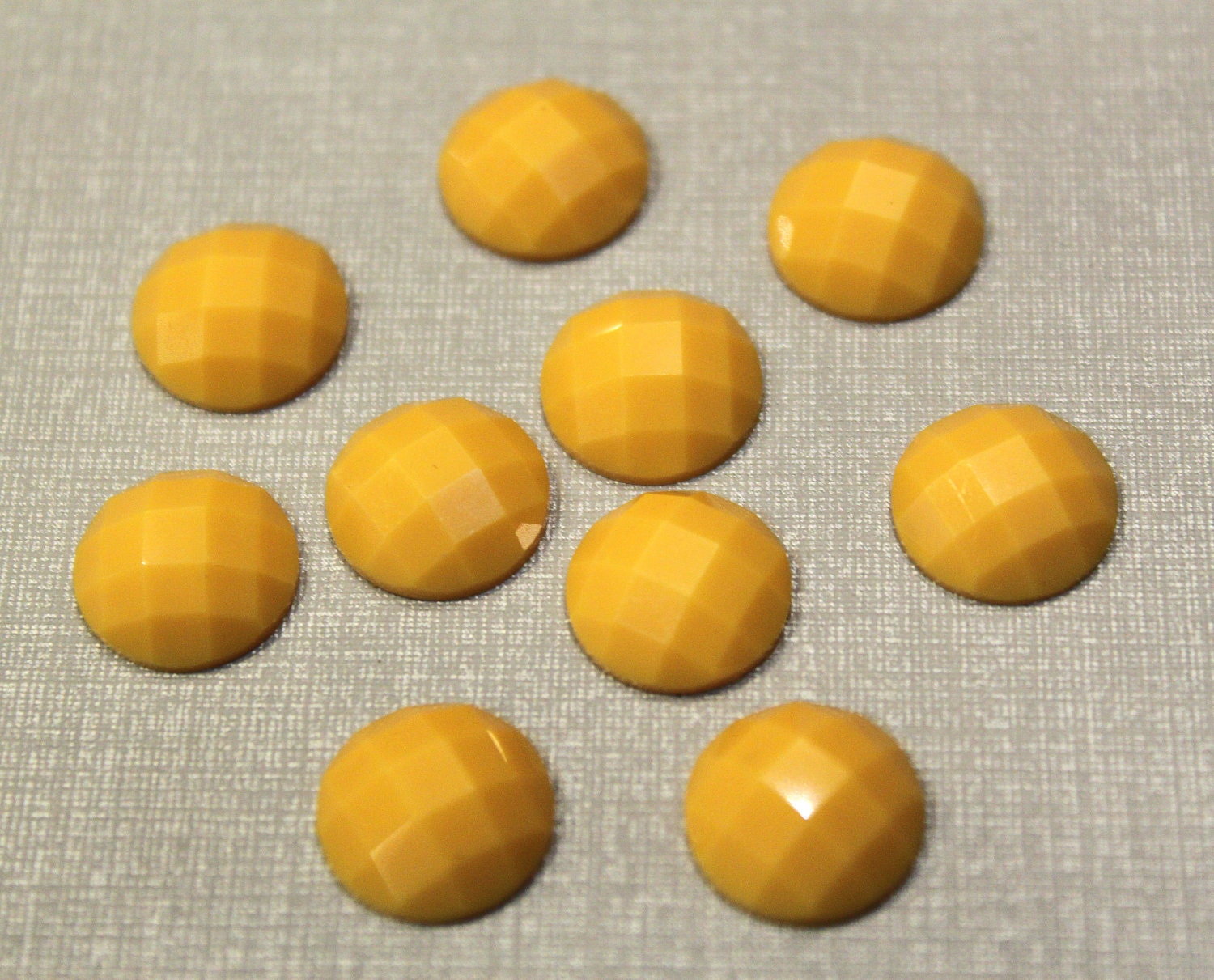 10 pcs - Shining Faceted Yellow Resin Cabochon, 12mm cab