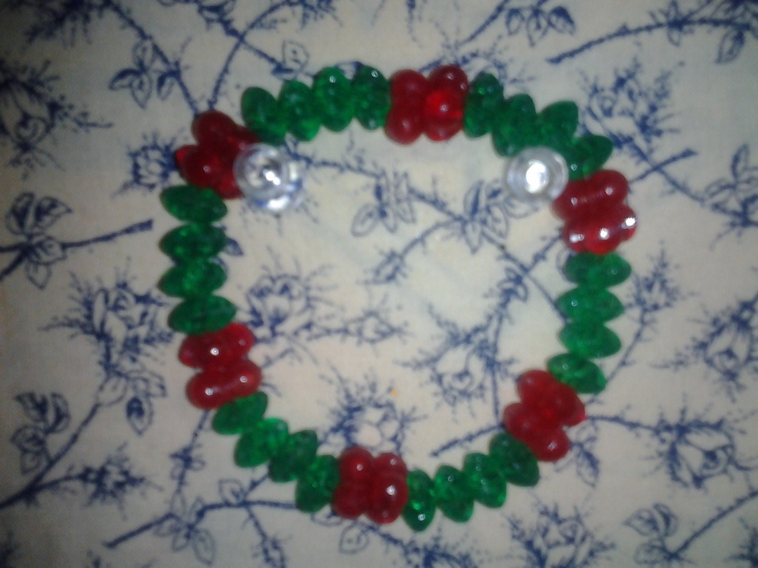 Christmas wreath with holly beaded holiday stretch bracelet