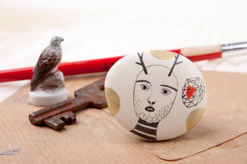 Man with Antlers Brooch, Heart Pin, Geometry Brooch, Golden, Affordable Jewelry, Animal Drawing, Stag, Deer, 鹿, 胸針, Hirsche Brosche, Broche