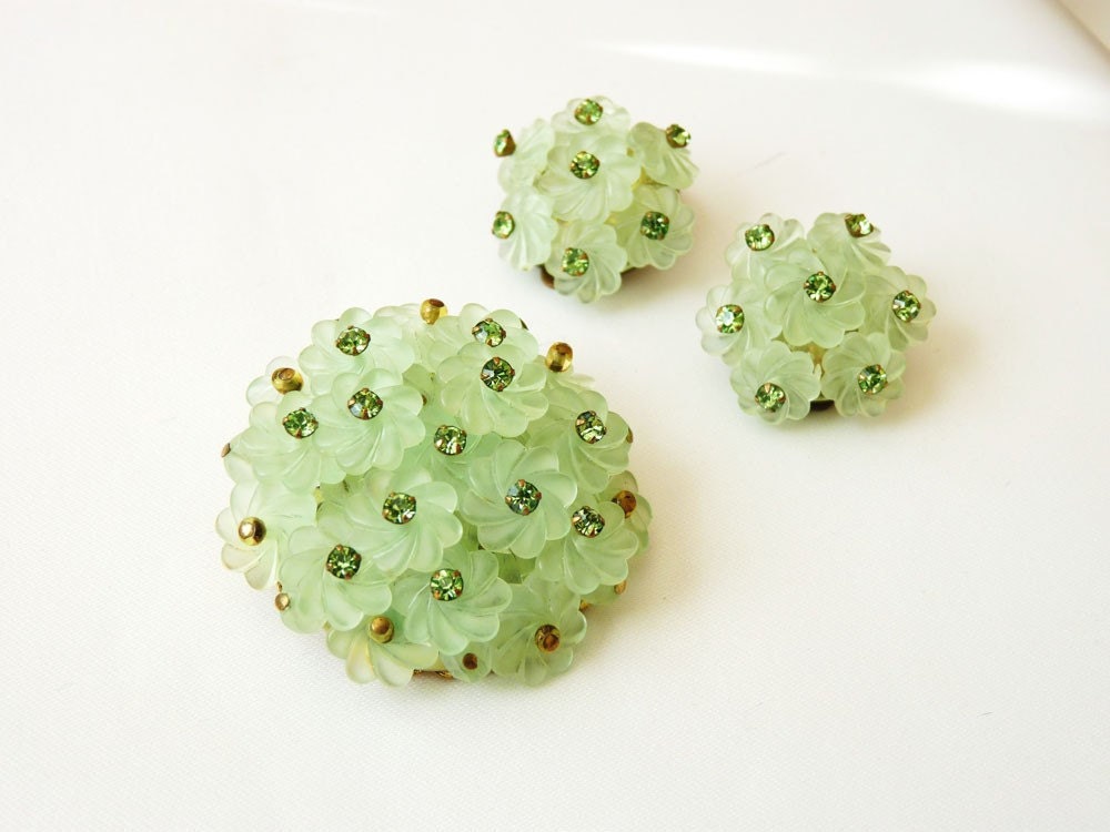 West Germany Mint Swirl Stone Pin and Earrings c. 1950s
