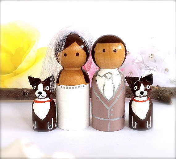 Wedding Cake Toppers Bride and Groom with 2 Pets Custom Keepsake Ornament Personalized Wedding Day Decor Table Toppers Hand Painted Cupcakes