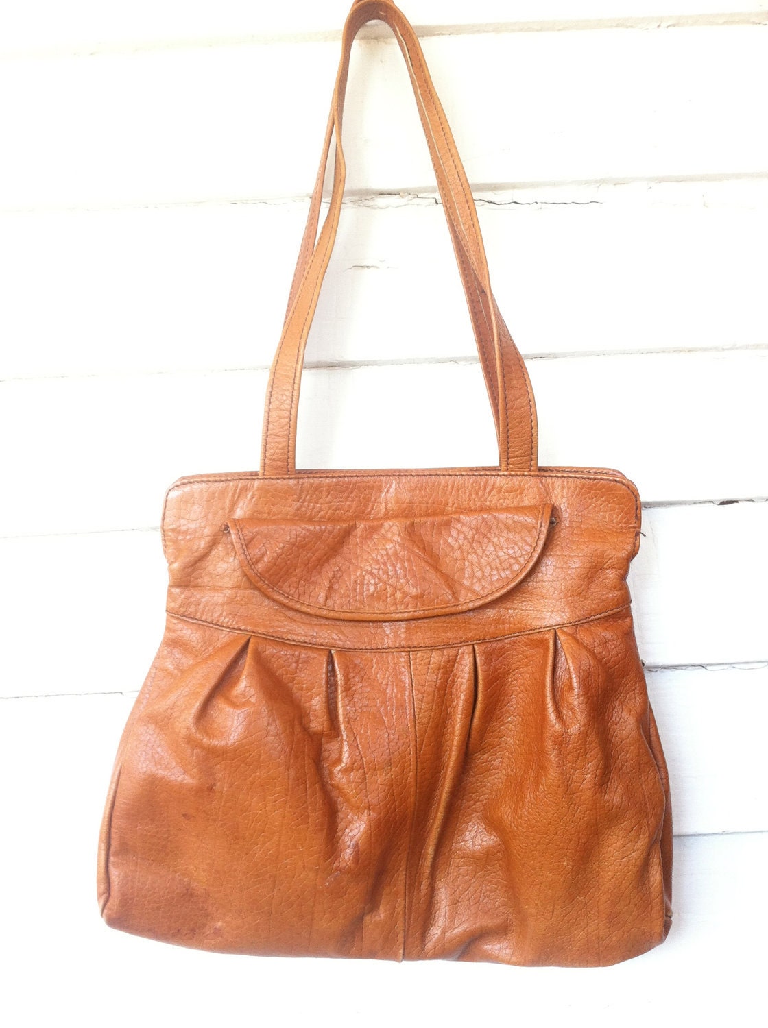 vintage cognac leather handbag // caramel brown leather purse