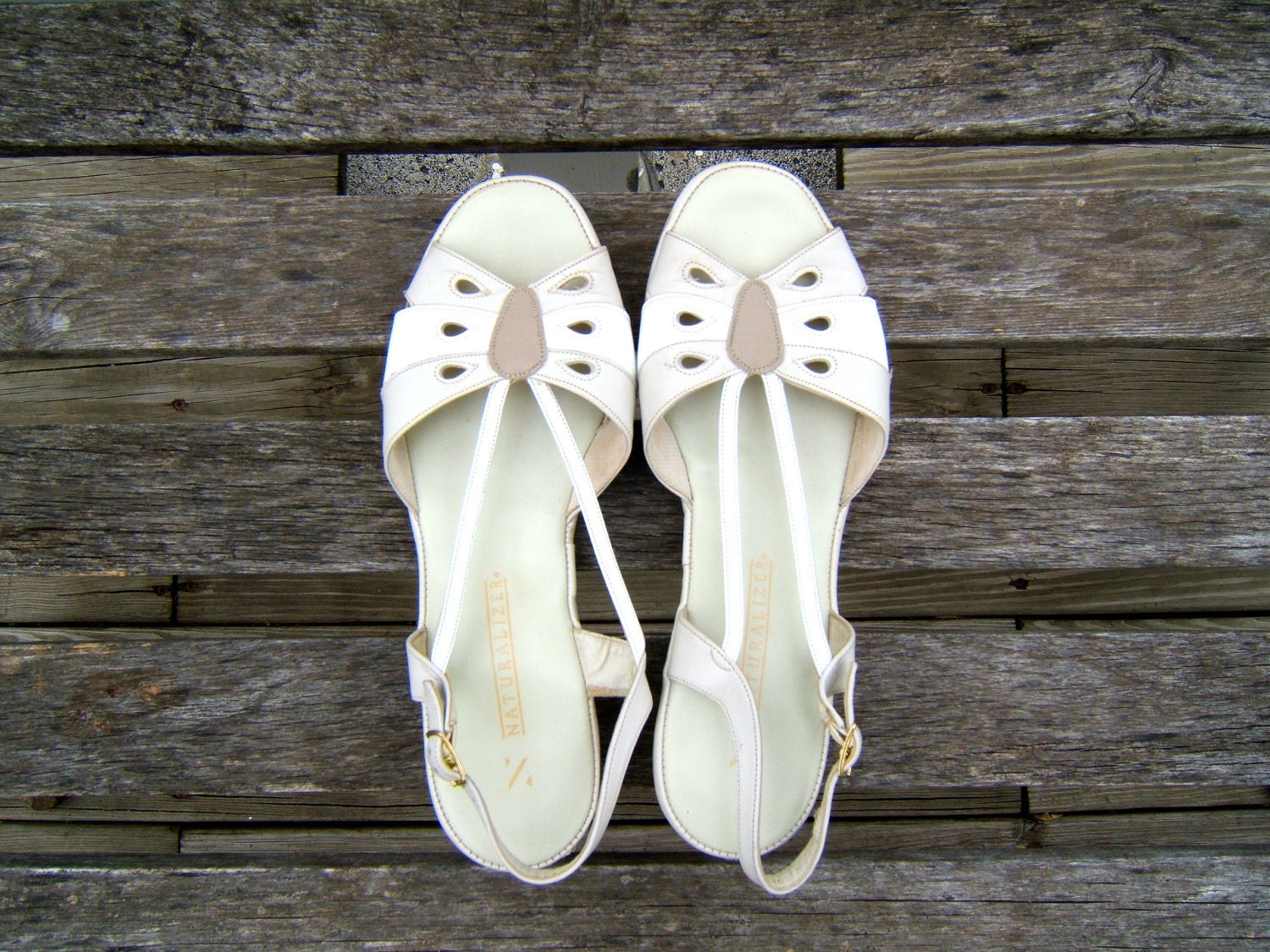 vintage open toe slingbacks // neutral sandals // shoes size 9.5