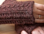 Lace fingerless gloves / handwarmers