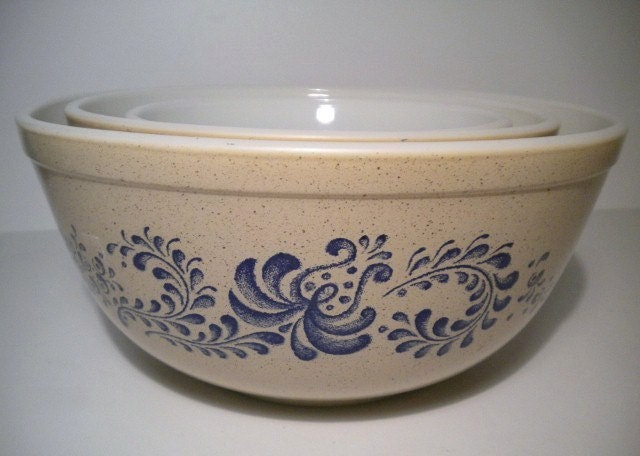 Vintage Set of 3 Pyrex Homestead Mixing Bowls