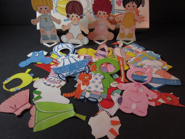 vintage 1968 whitman uneeda doll co. baby peewee, 4 paper dolls w/clothes