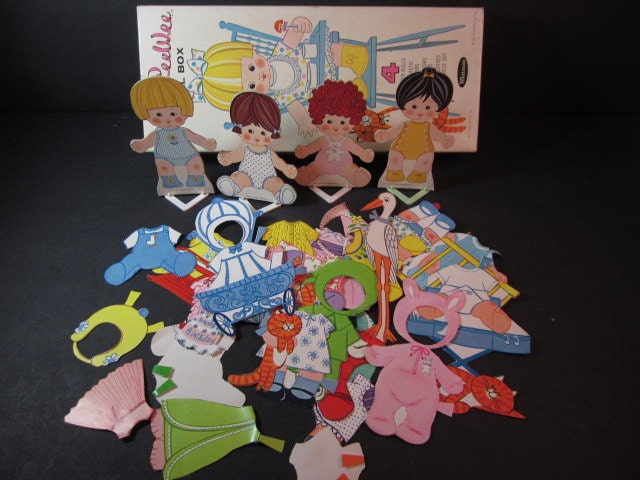 vintage 1968 whitman uneeda doll co. baby peewee, 4 paper dolls w/clothes