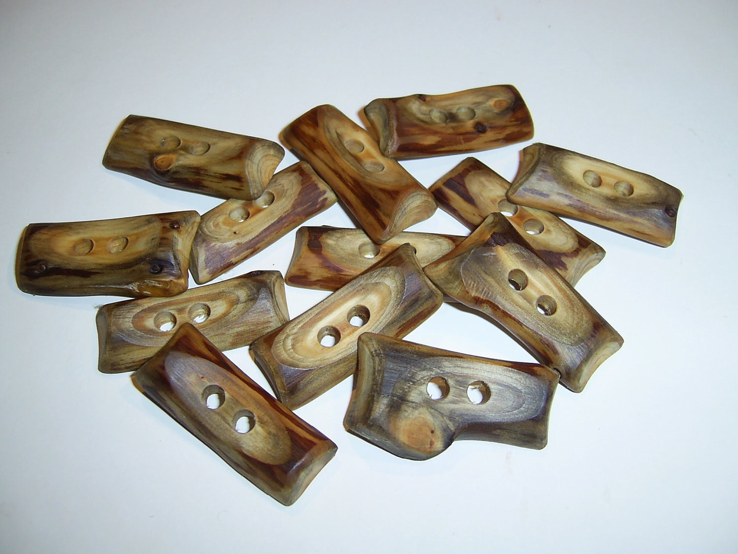 12 juniper wood buttons , accessories