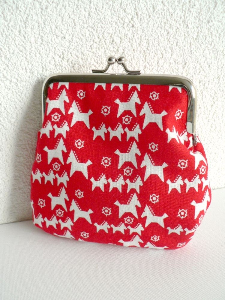 Small Clasp Pouch - Scandinavian Dala Horses on Red