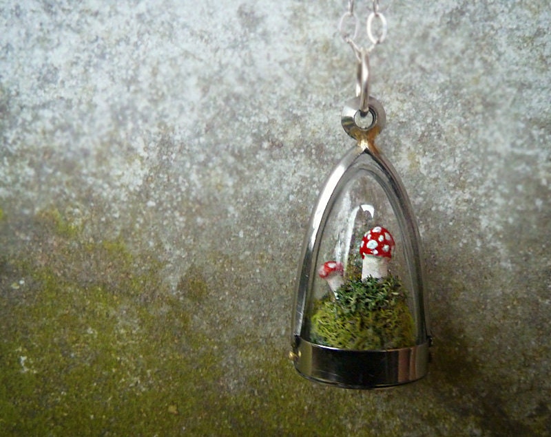 Terrarium Moss Pendant and Sterling Silver Necklace - The Enchanted Faerie Mushroom Trap