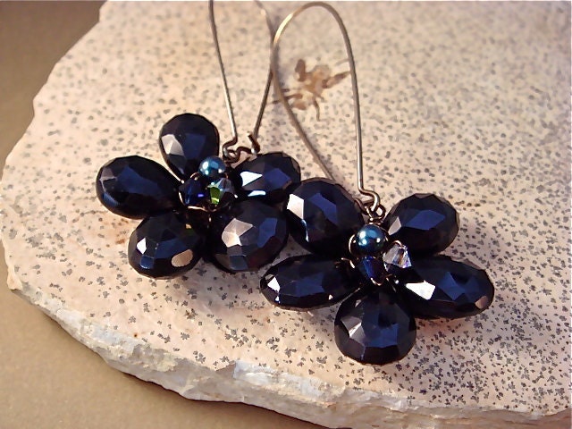 RAYEN - Black Onyx  Artisanal Flower Earring