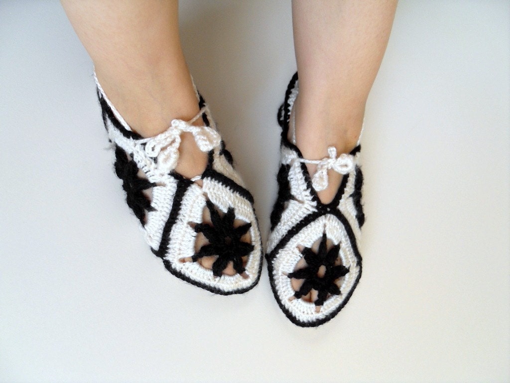 Square Home Slippers Crocheted Slippers Black And White Ivory Slippers Soft Winter Fashion Dark Stars