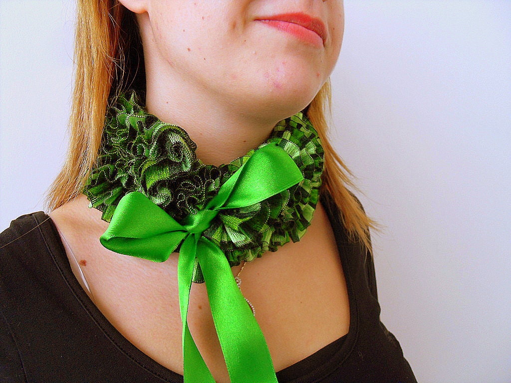 St Patricks Day Gift Frilled Neckwarmer,Grass Green Cowl Forest Shawl Ruffle Scarf Collar Cowl Ribbon Green Clover