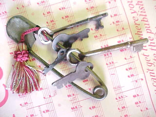 SALE - Creepy Rusty Crusty Antique Skeleton Keys Steampunk Destash