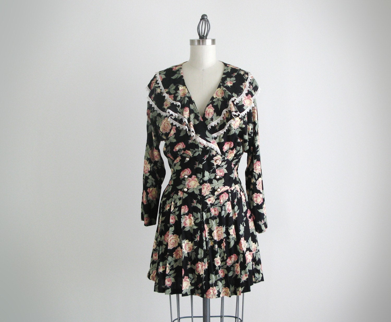 Vintage black rose pattern dress with big collars. (SALE)