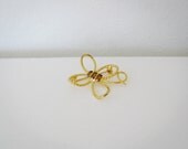 Vintage gold metal little flower brooch.