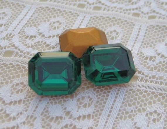 12x10 mm Swarovski Crystal Vintage Rhinestones Emerald Green Octagon Qty 2