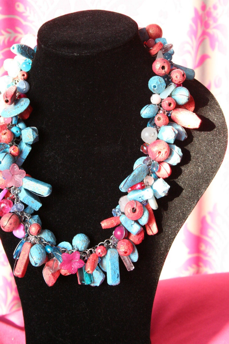 Medium Pastel Necklace Marshmallow Spring. Collar medio Primavera de malvavisco