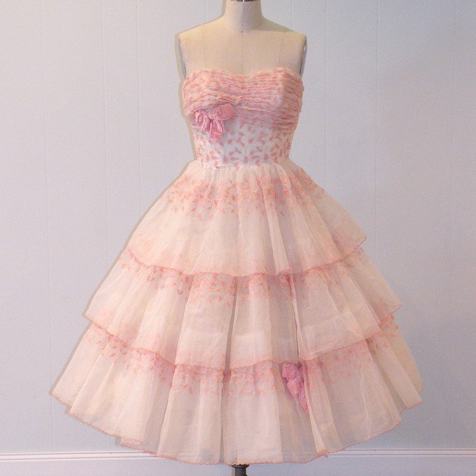 1950s Party Dress, 50s Strapless Prom Dress, Embroidered Organza & Tulle Vintage Formal Wedding Dress, Full Skirted Dress, Cupcake Dress XS