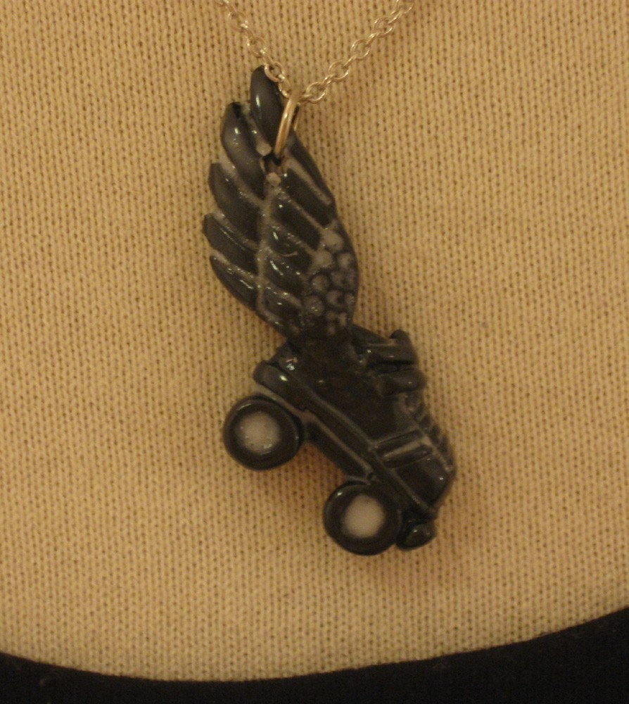 Roller Derby Skate Necklace Queen rink black white
