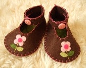 Chocolate Brown Baby Booties with Flowers - Felt Baby Shoes - Can Be Personalized