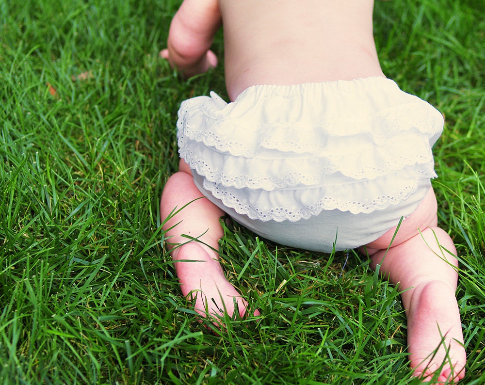 Ruffled Diaper Cover: White Eyelet Ruffle Butt Bloomer - Infant Photo Prop- Vintage Inspired- 3m 6m 12m 18m 24m 2T