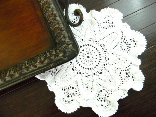 Vintage Crochet Doily - Chunky Patterned in White 7406 Black Friday / Cyber Monday