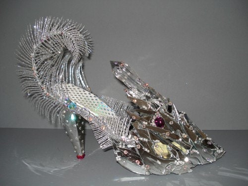 high heel shoe sculpture "Vanity Fish"