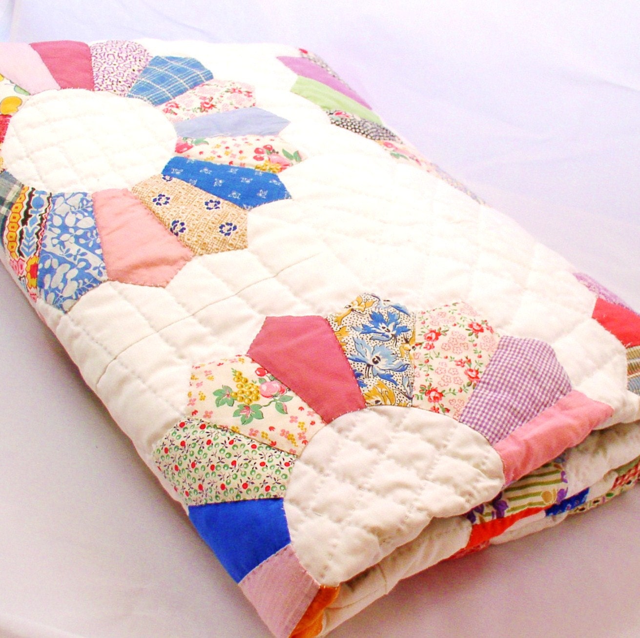ON HOLD for Strawberrynugget......OOAK Vintage hand appliqued, hand quilted Dresden plate design twin/full sized quilt