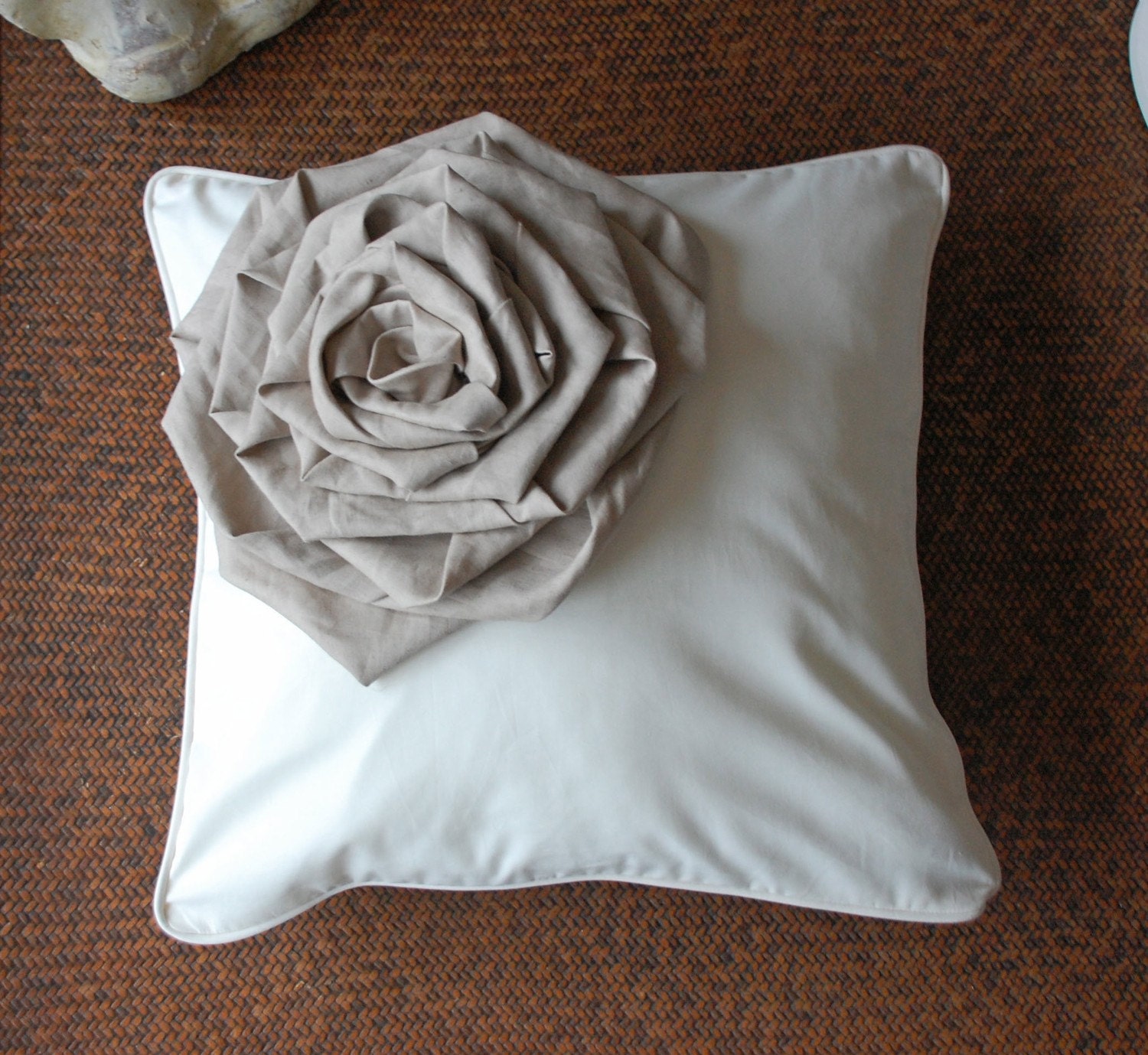 Huge linen flower