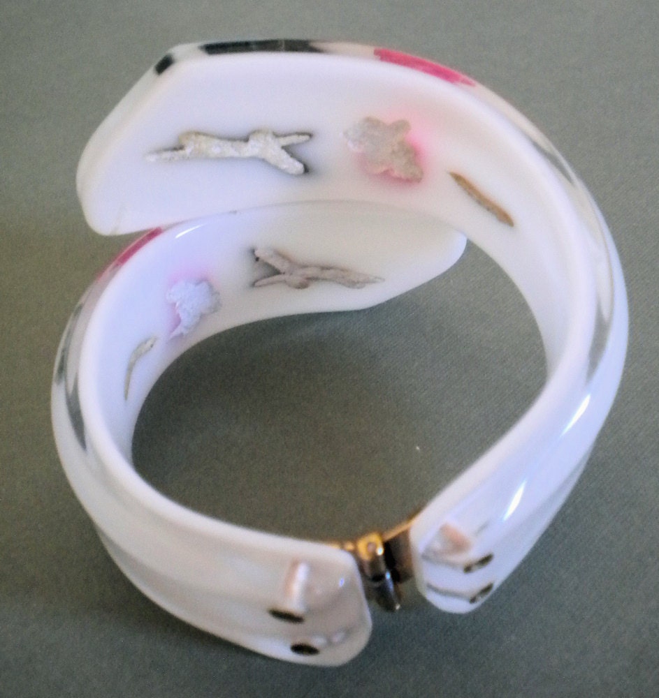 Vintage Lucite Plastic Clamper Bracelet White with Pink Roses