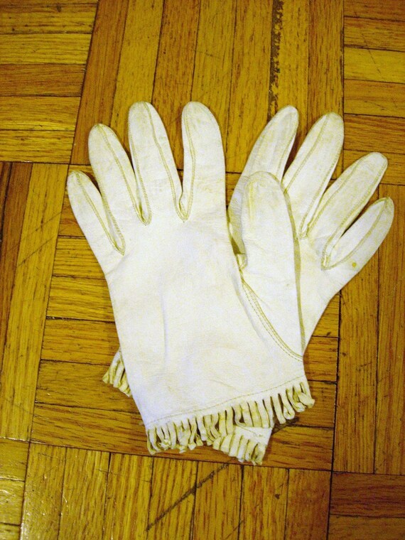Little girls' fringed leather gloves ivory by chezkvintage on Etsy