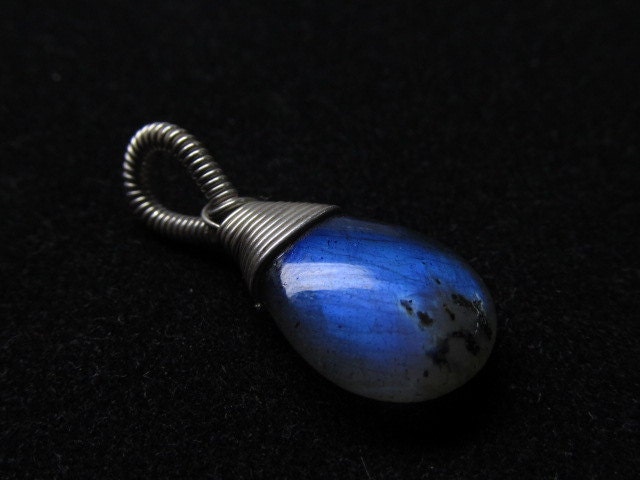 AAA - Labradorite Sterling Silver gem stone Wirewrap Pendant