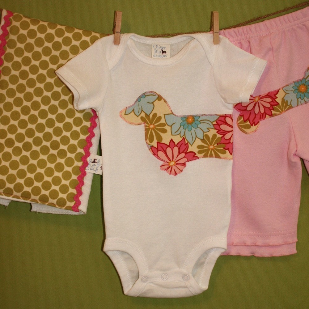 Wiener dog 4-piece gift set in breeze lei floral print - Bodysuit, pants, burp cloth and Dressy Drooler bib