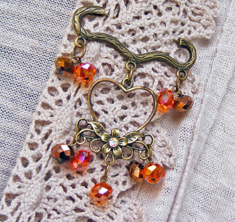 Heart kilt pin