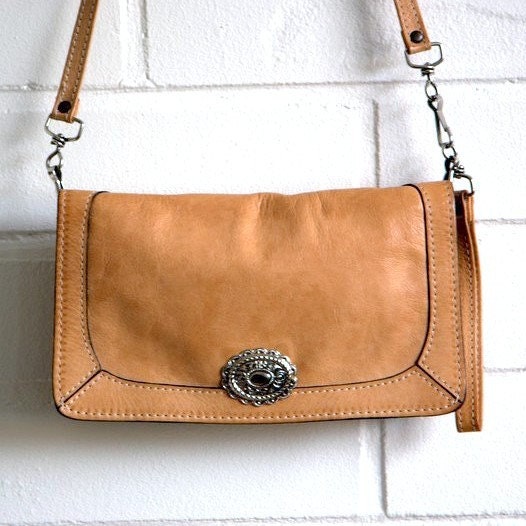 Vtg 70s Beige Handbag/Clutch with Detail Stitching and a Silver 'Buckle'