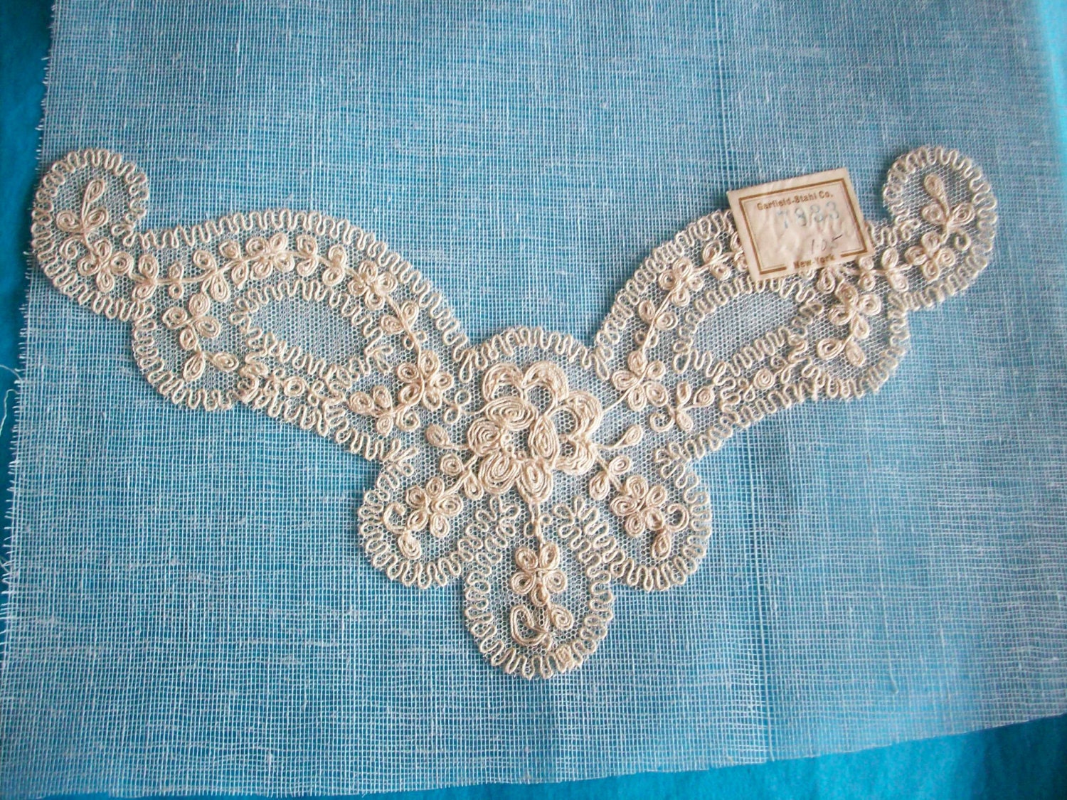 Antique fine cotton lace collar/inset