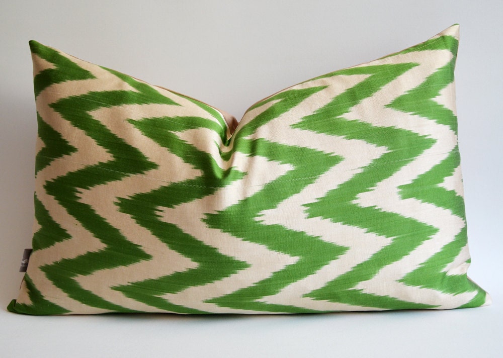Sukan / Hand Woven Original Lumbar Silk Zigzag ikat Pillow Cover -  Green, Ivory Color