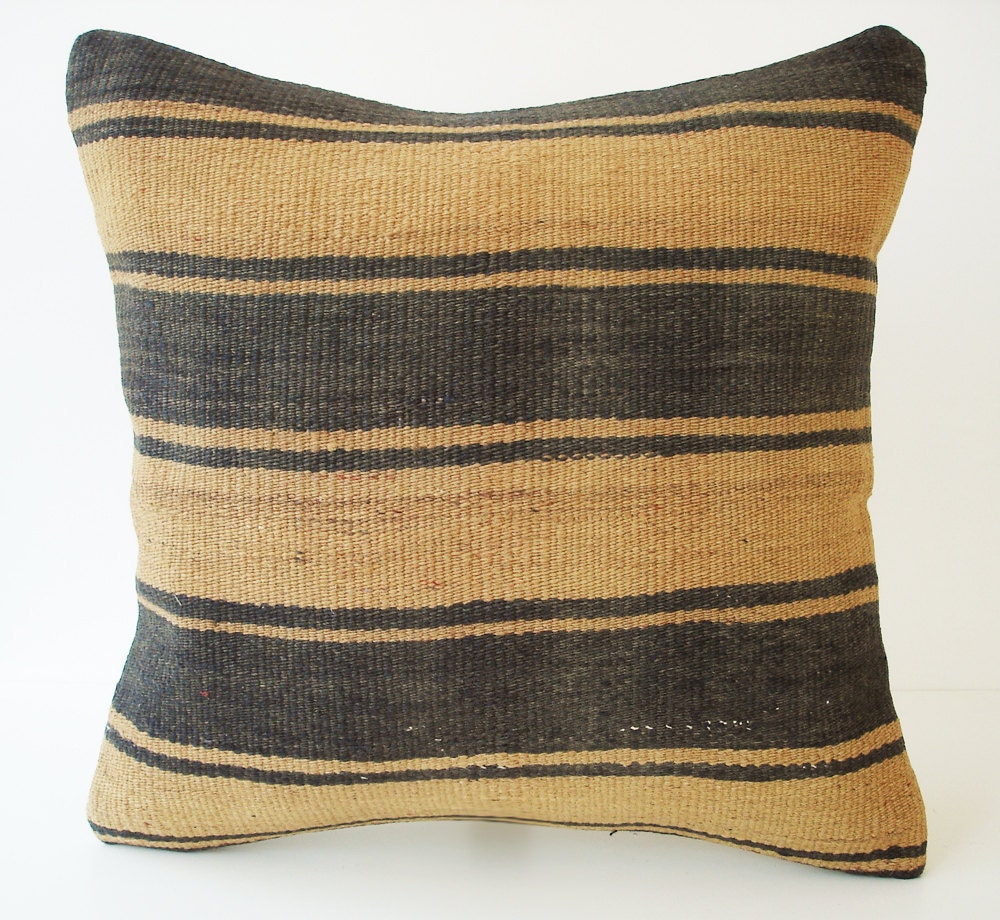 Sukan / Organic Shine Society Modern Bohemian Throw Pillow. Handwoven Wool Vintage Tribal Turkish Kilim Pillow Cover. - 16x16