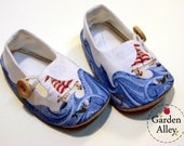 Baby Shoes - booties - Sailor  Loafer with wooden button