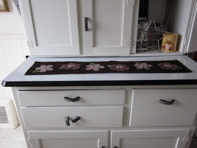 Wool Flowers Table Runner