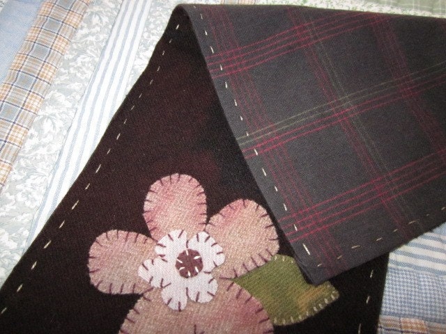 Wool Flowers Table Runner