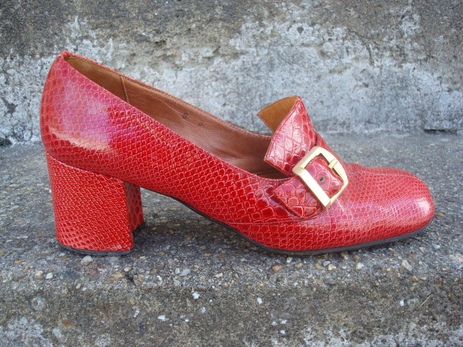 Vintage Red Shoes Mock Croc / Faux Alligator Chunky Heel w/buckle Captivators 1960s Italy