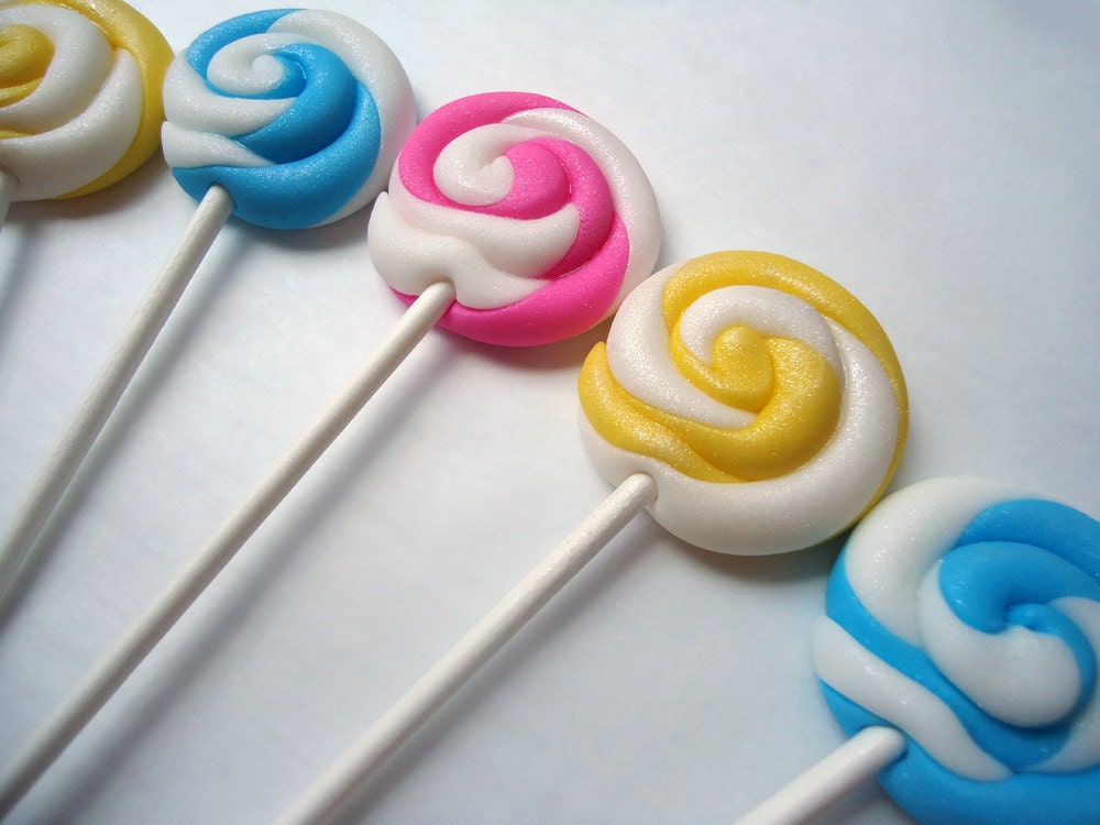 Fondant Cupcake Toppers - Swirl Lollipops - CakesAndKids