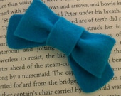 NO SLIP Wool felt hair clip - Turquoise bow -mini