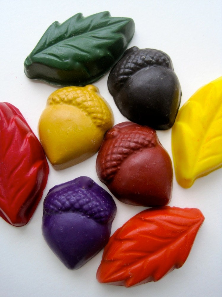 EARTH FRIENDLY Biodegradable HANDMADE Soy Crayons Leaves and Acorns (Set of 8)